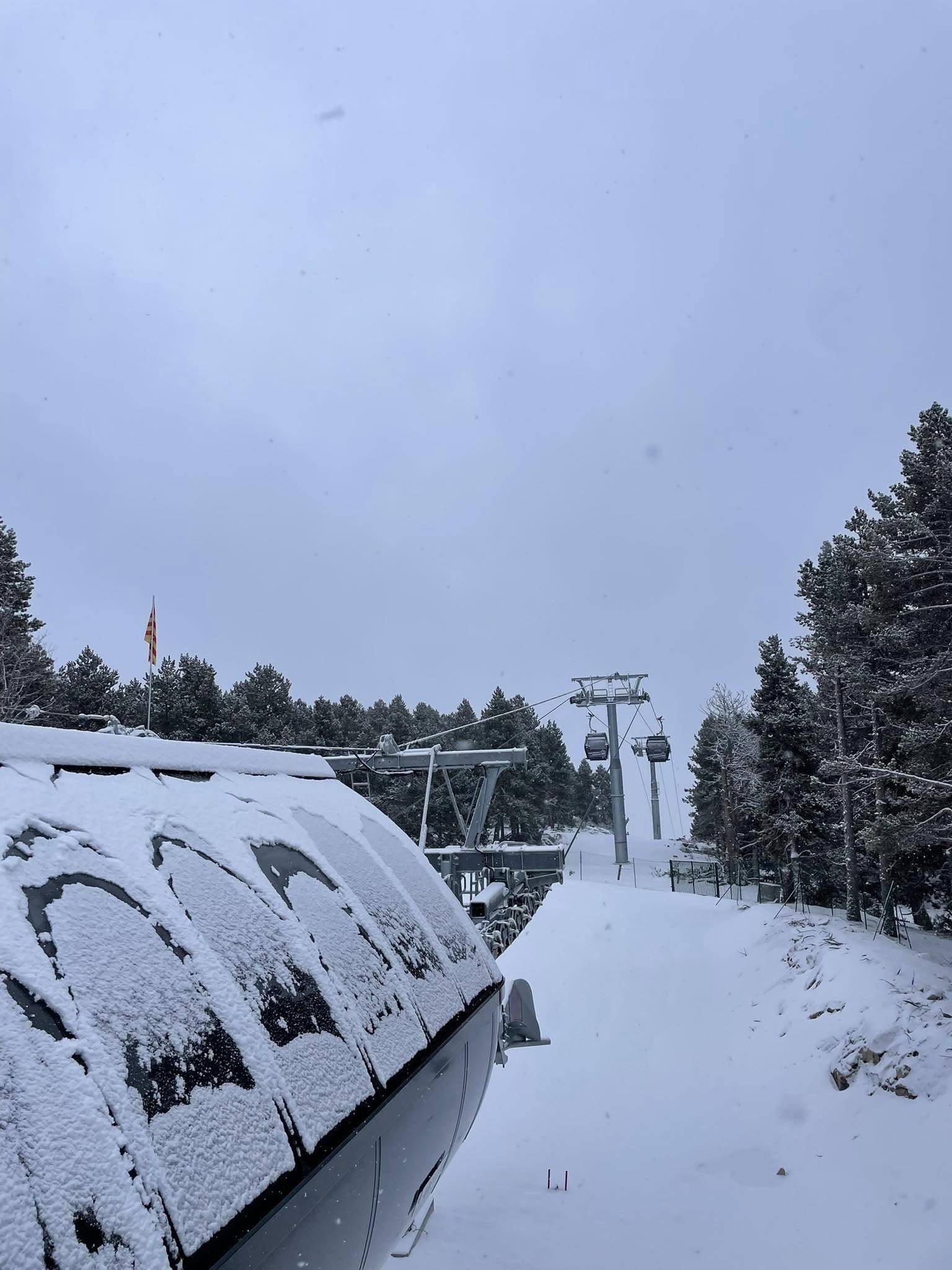 Beaucoup de neige avant la fermeture à Bolquère Pyrénées 2000